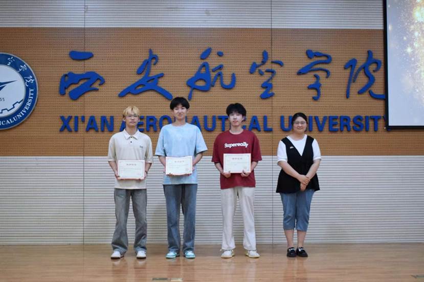 说明: 颁奖5 说明: 颁奖5